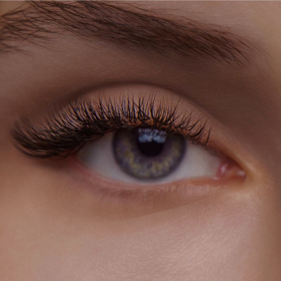 Extensiones de pestañas naturales y semi naturales.